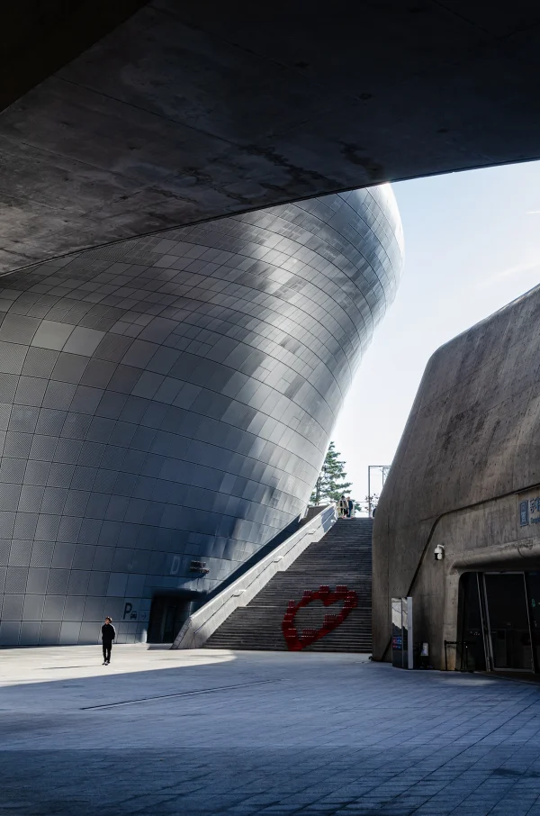 Exterior architectural photography of the Dongdaemun Design Plaza in Seoul designed by Zaha Hadid, photo by Plem Visual Tales